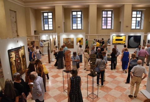 Parete espositiva autoportante modulare e bifacciale per pinacoteche e gallerie d'arte della LINEA OSTENDO Brescia