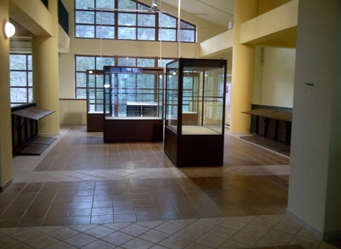 Vetrine espositive per musei della linea Argurion Museo Distillerie Berta 