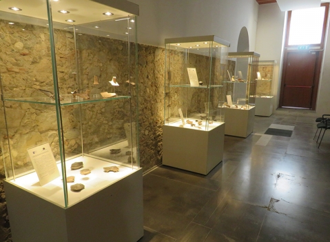 Vetrine espositive per musei della linea Theca